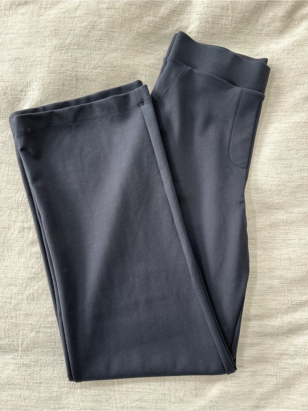NWOT. Quince Ultra-Stretch Navy Blue Ponte Straight-Leg Pants